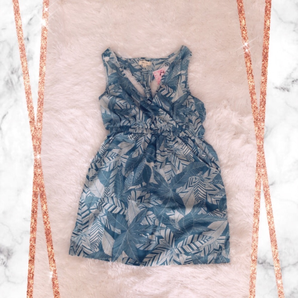 Dress sleeveless brand new!
